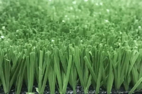 Putting green en gazon synthétique avec remplissage au sable